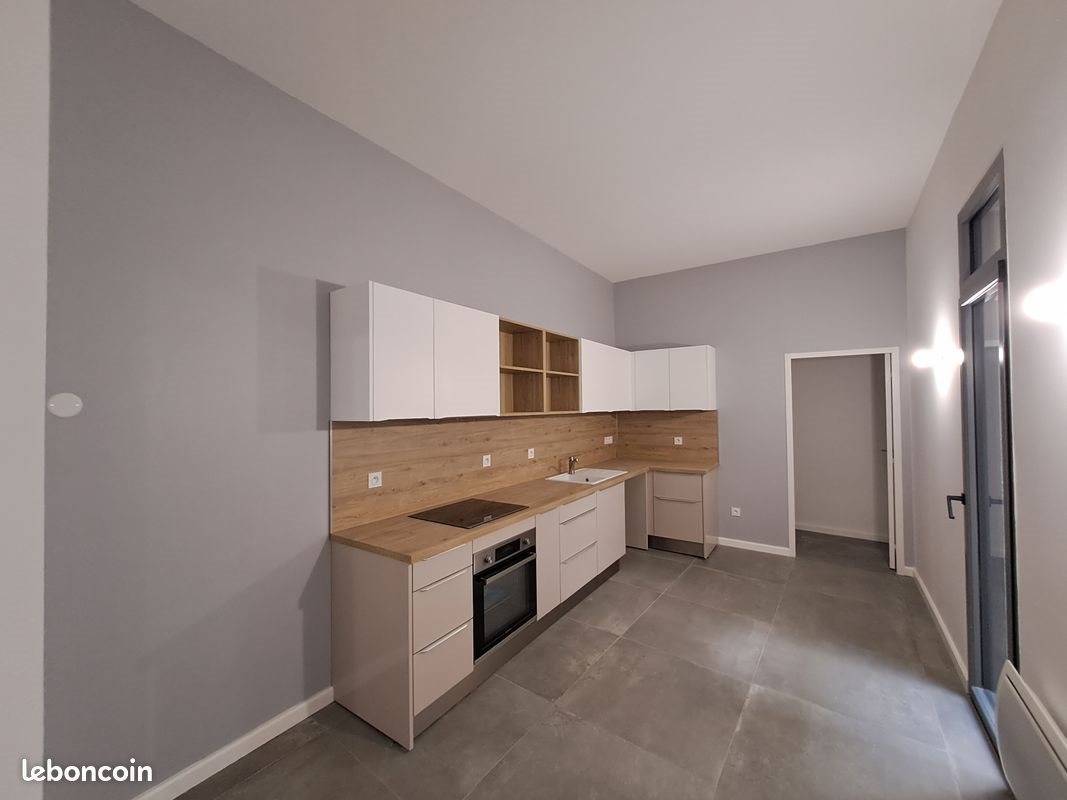 Appartement à louer, 93m², Nîmes