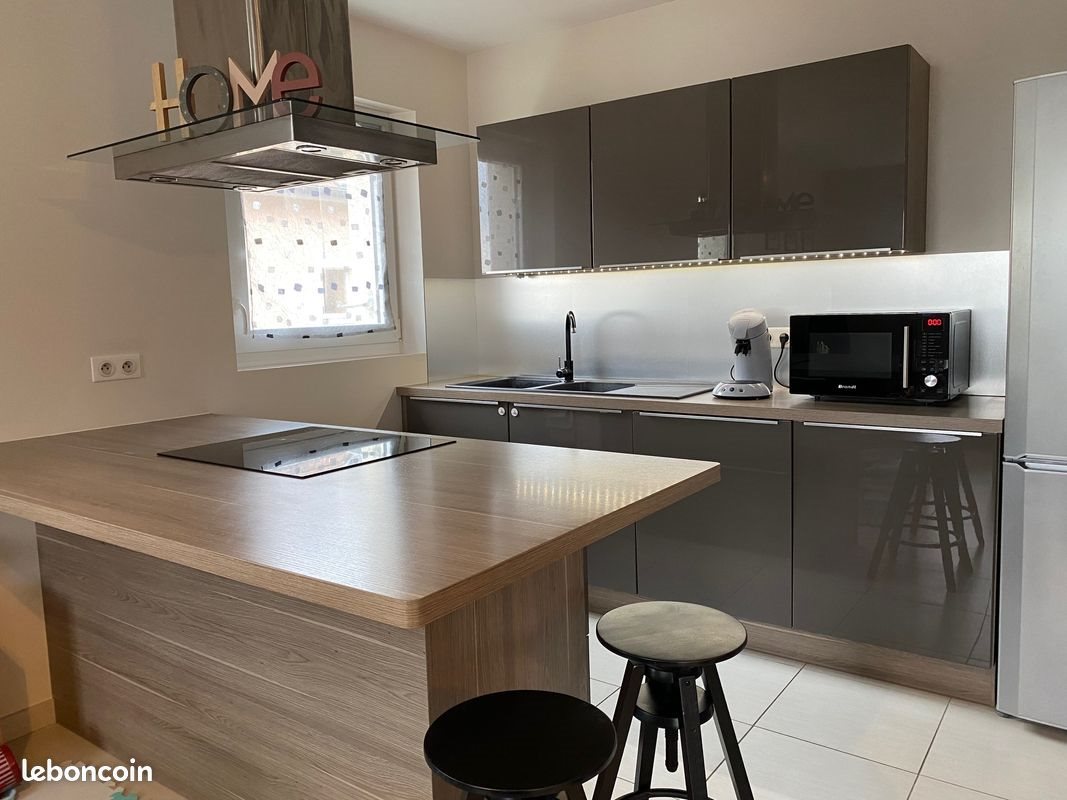Appartement à louer, 76m², Péron
