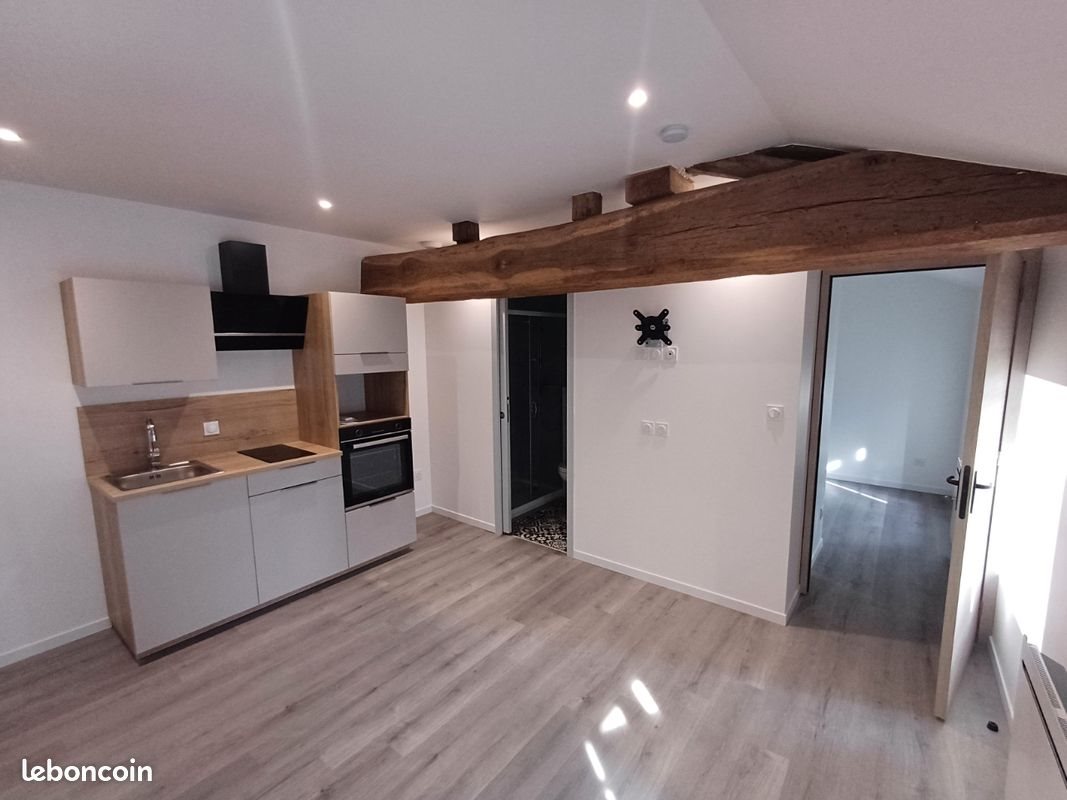 Appartement à louer, 28m², Saint-Trivier-de-Courtes
