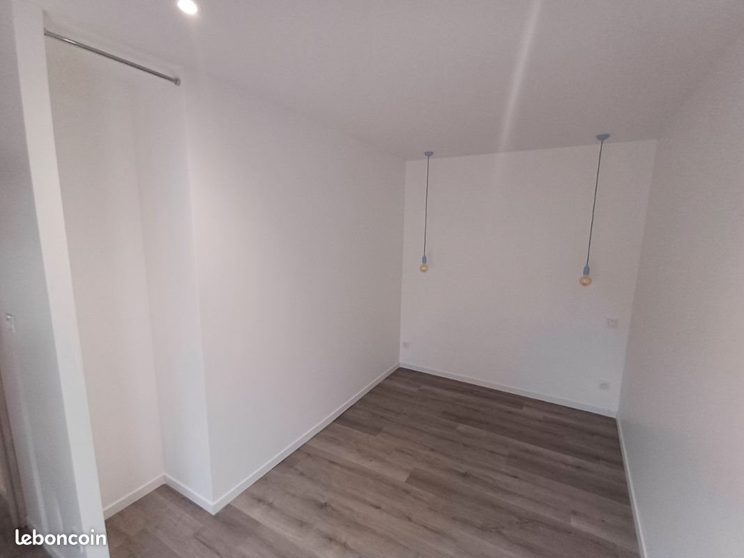 Appartement à louer, 28m², Saint-Trivier-de-Courtes