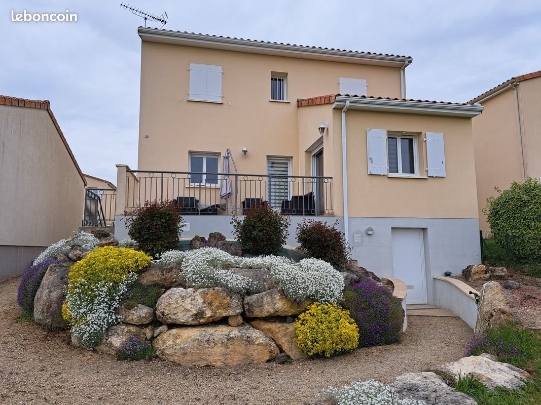 Maison à louer, 96m², Montamisé