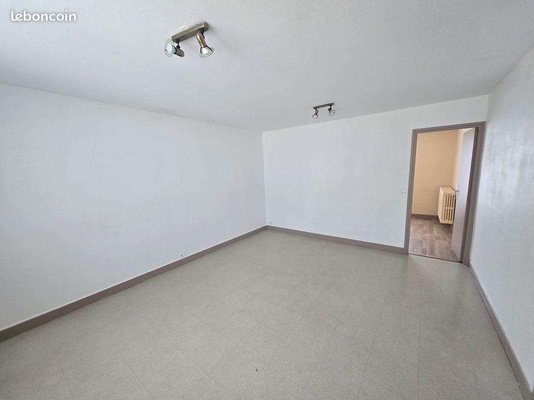 Appartement à louer, 45m², Mauriac