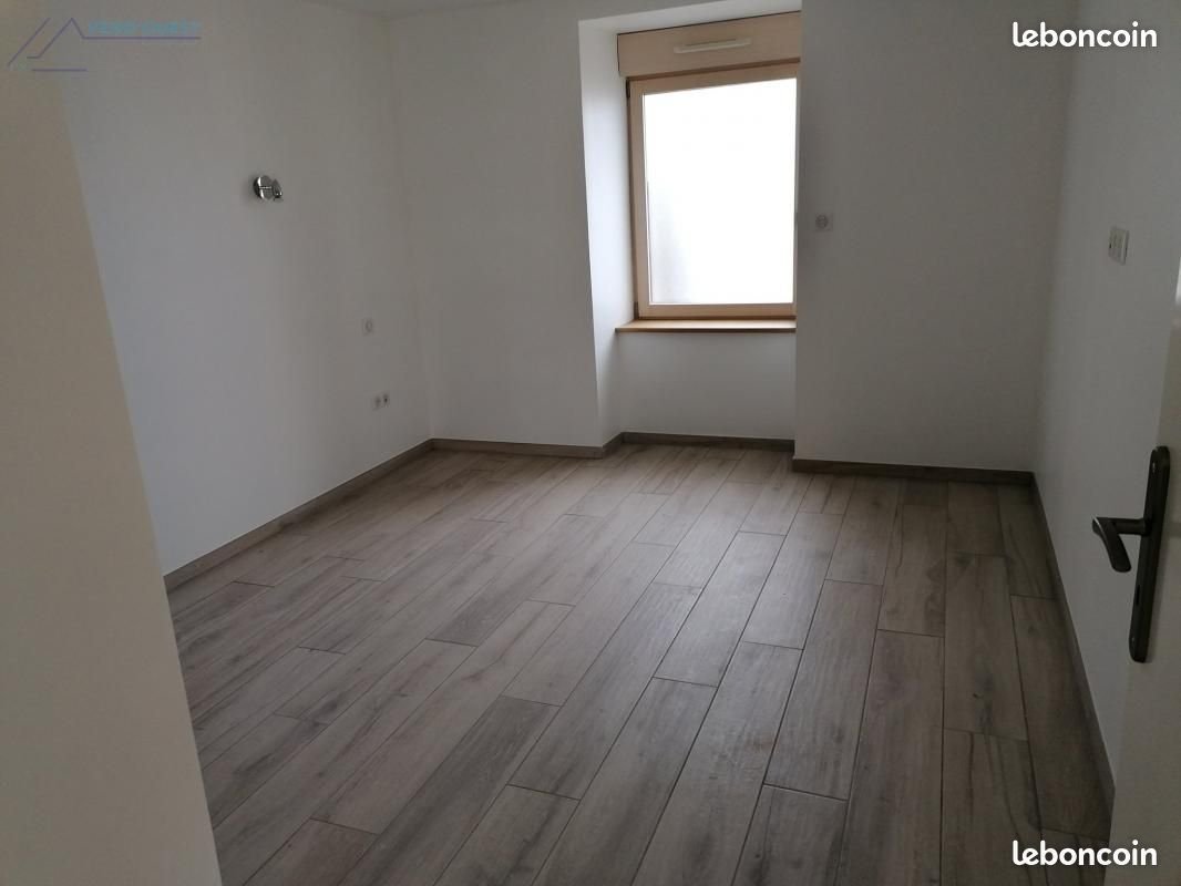 Maison à louer, 137m², Guiscriff