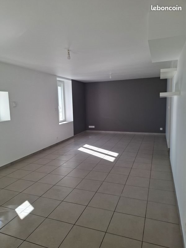 Appartement à louer, 57m², Roiffieux