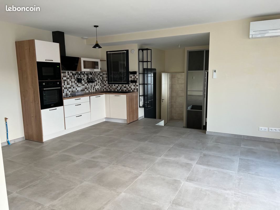 Maison à louer, 91m², Servian