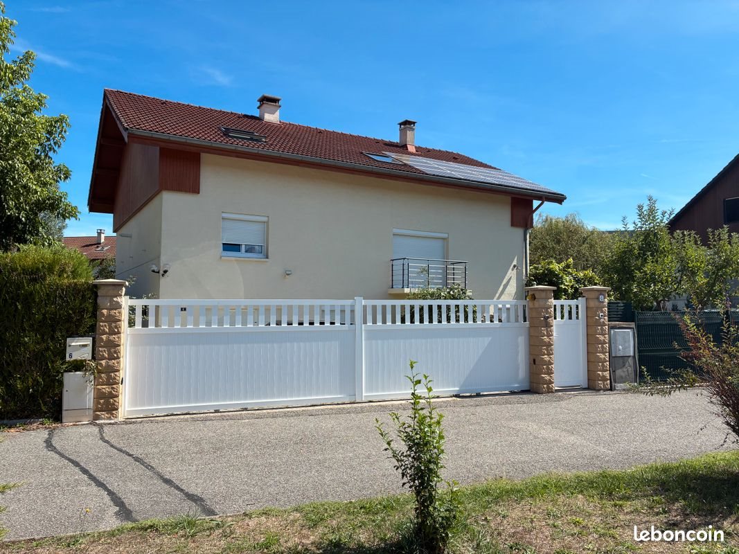 Maison à vendre, 210m², Saint-Genis-Pouilly