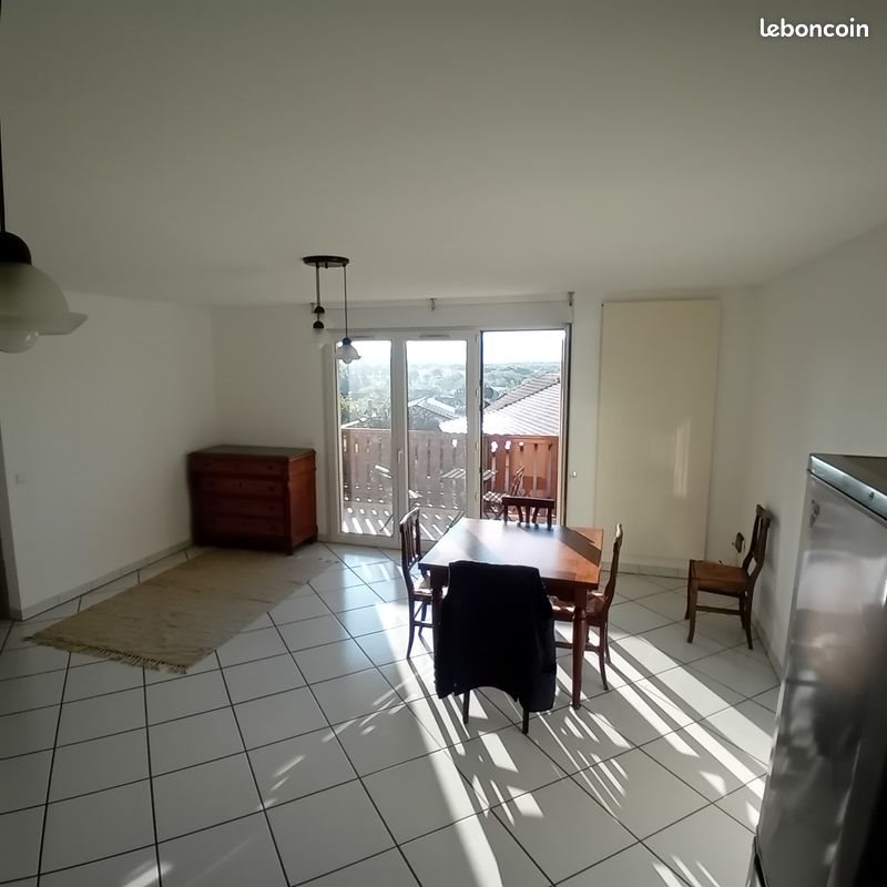 Appartement à louer, 83m², Péron