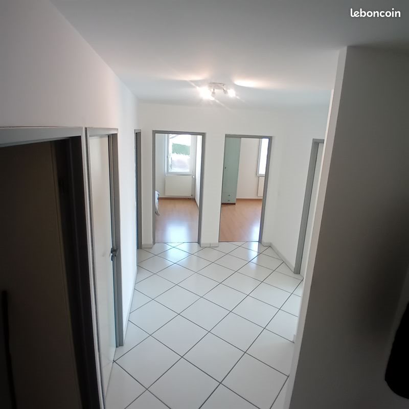 Appartement à louer, 83m², Péron