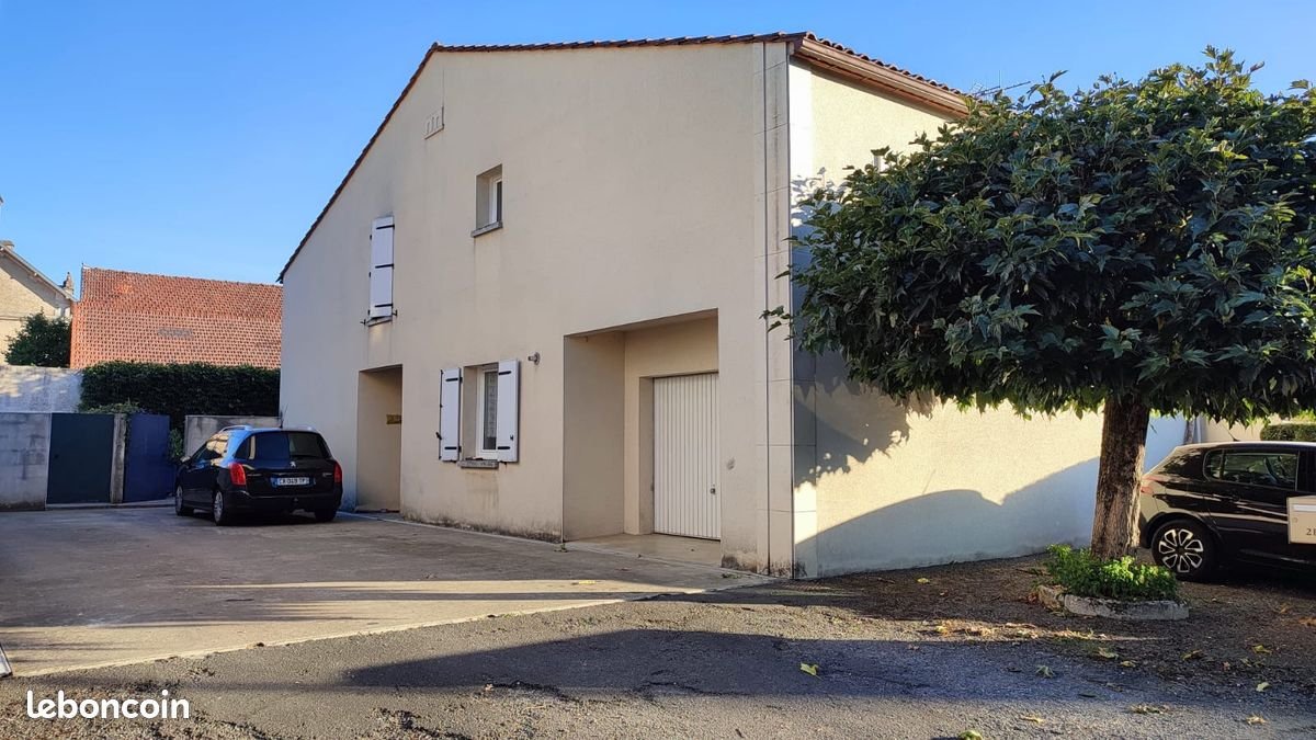 Maison à louer, 218m², Chasseneuil-sur-Bonnieure