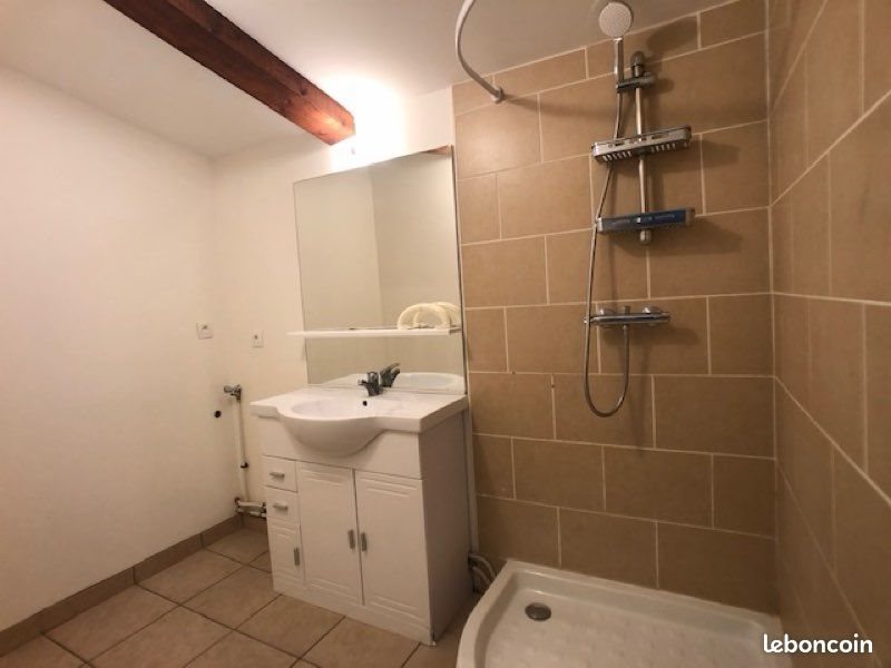 Appartement à louer, 70m², Homps