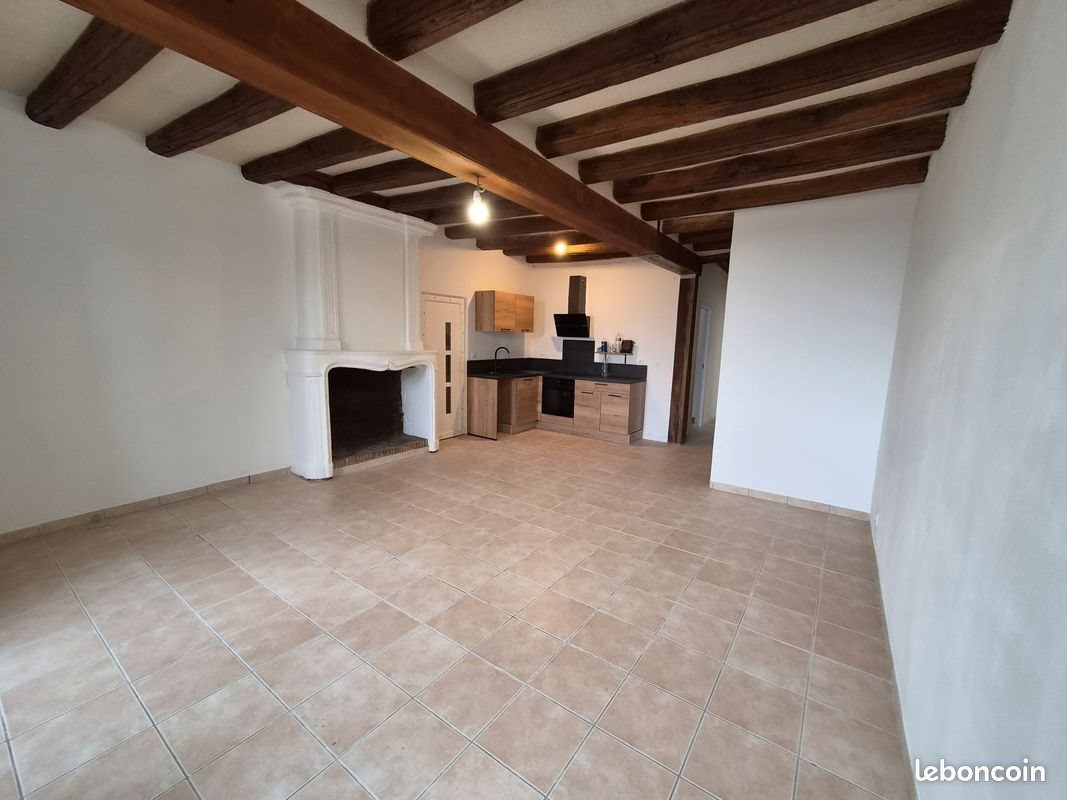 Appartement à louer, 70m², Brûlon