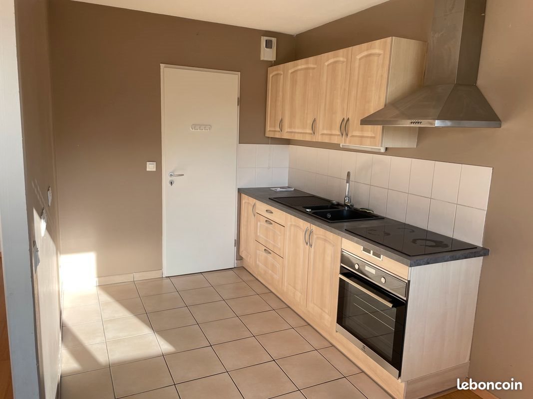 Appartement à louer, 71m², Lons