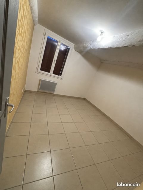 Appartement à louer, 65m², Caderousse