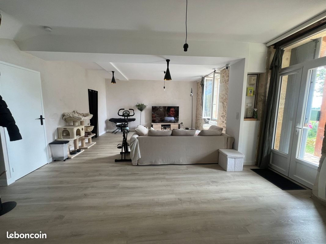 Maison à louer, 122m², Saint-Pierre-d'Aurillac
