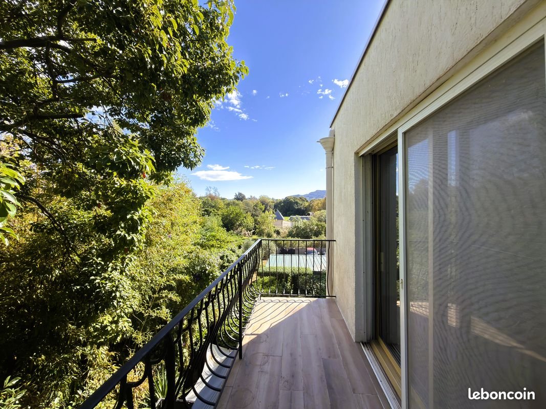 Appartement à louer, 80m², Marseille 8ème