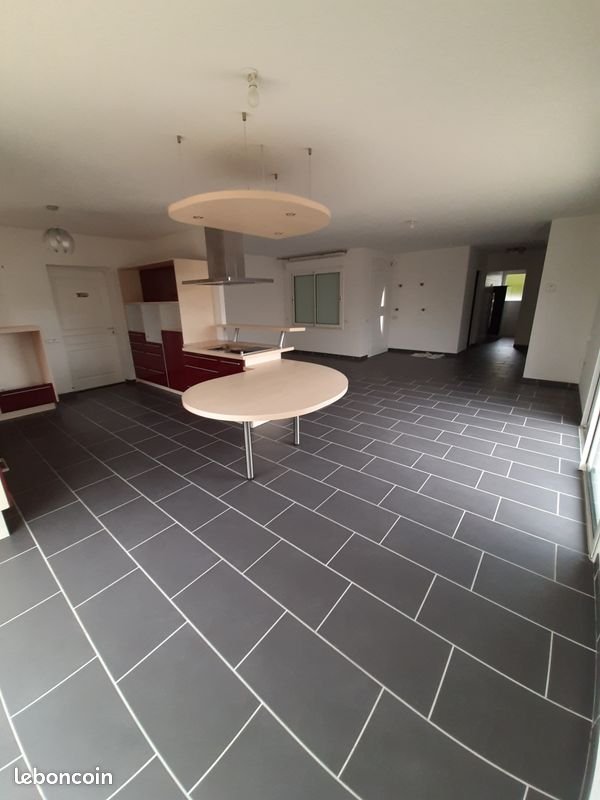 Maison à louer, 95m², Pisany