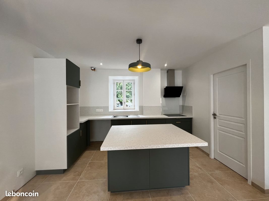 Appartement à louer, 95m², Martel