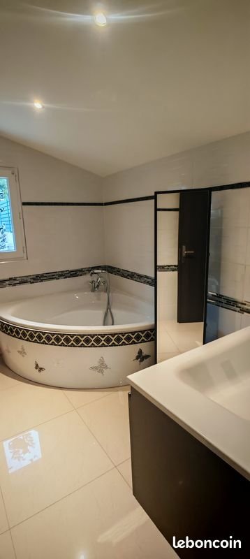 Maison à louer, 140m², Saint-Maximin-la-Sainte-Baume