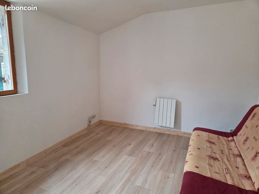 Maison à louer, 21m², Saint-Julien-du-Sault