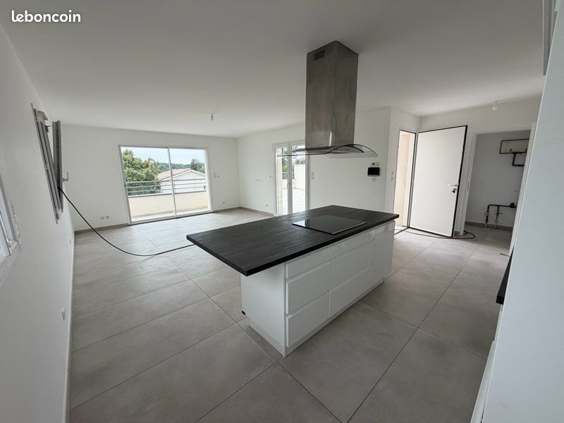Appartement à louer, 90m², Auberives-sur-Varèze