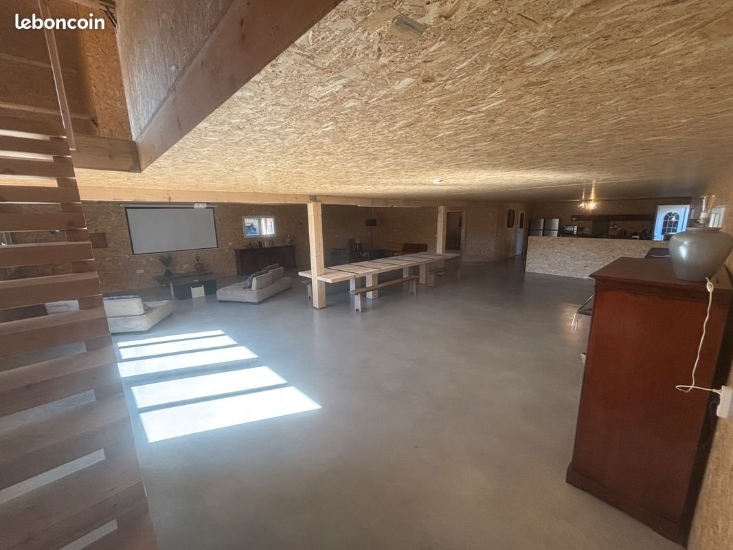 Maison à louer, 450m², Lathus-Saint-Rémy