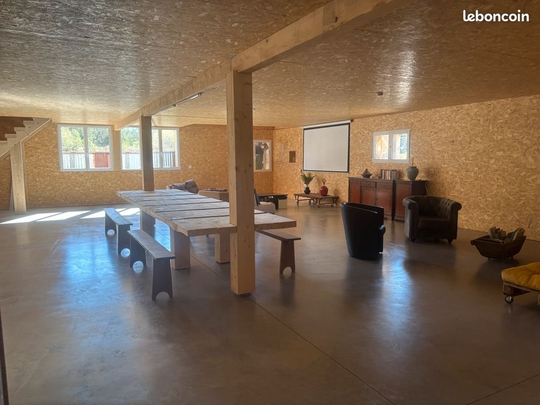 Maison à louer, 450m², Lathus-Saint-Rémy