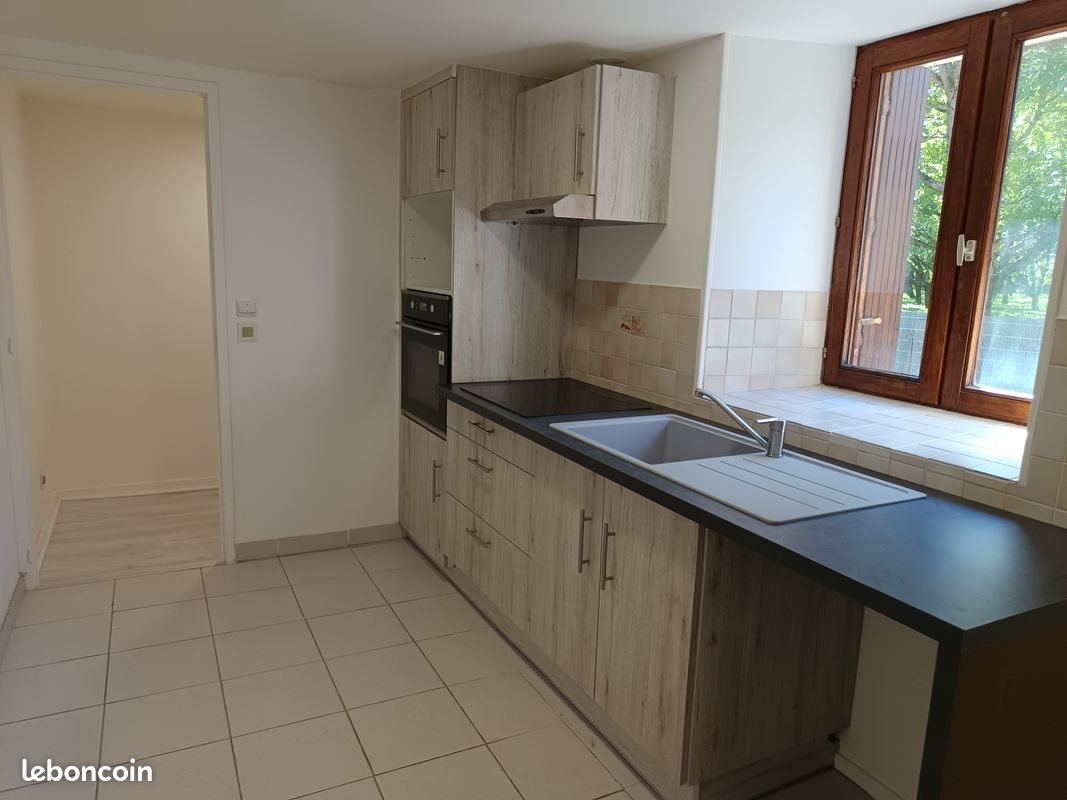 Appartement à louer, 70m², Saint-Vérand