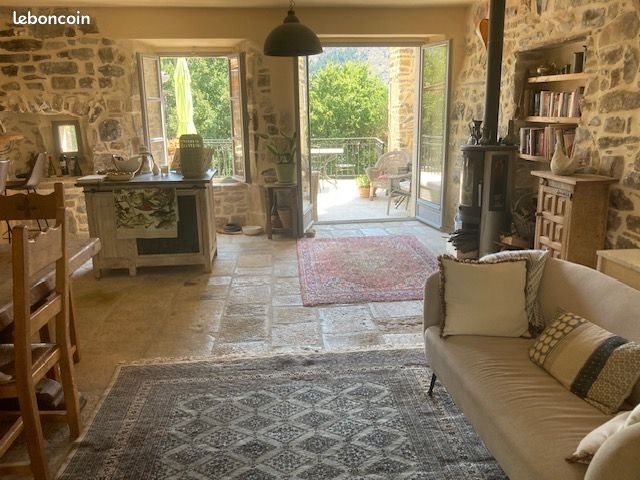 Appartement à louer, 132m², Vesseaux