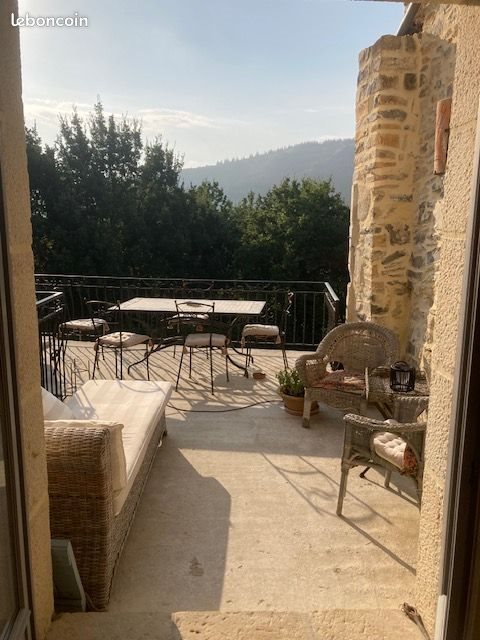 Appartement à louer, 132m², Vesseaux