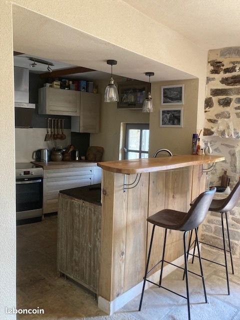 Appartement à louer, 132m², Vesseaux