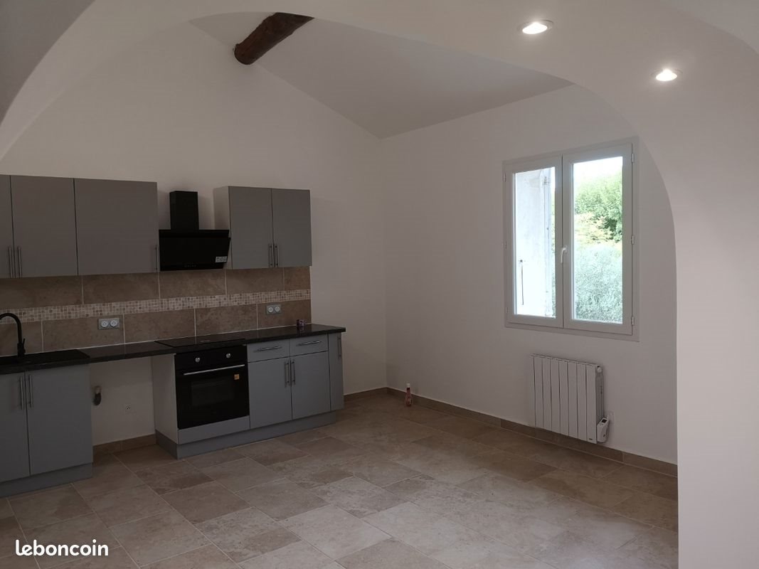 Appartement à louer, 75m², Mazan