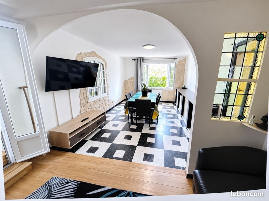 Maison à vendre, 141m², Saint-Julien-les-Rosiers
