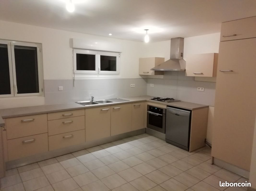Appartement à louer, 65m², Laussonne
