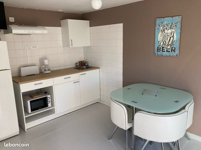 Maison à louer, NaNm², Vias