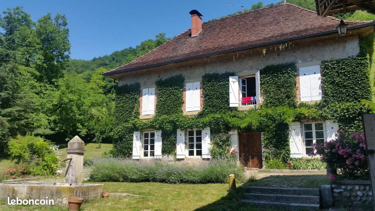 Maison à louer, 232m², Saint-Geoire-en-Valdaine
