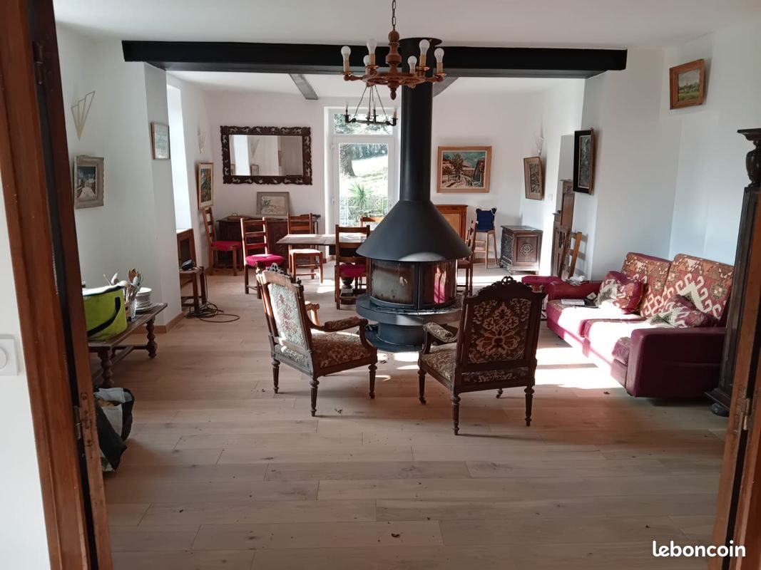 Maison à louer, 232m², Saint-Geoire-en-Valdaine