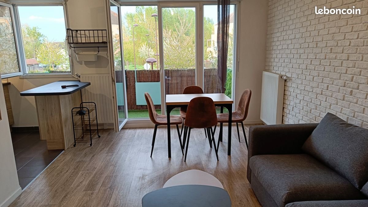 Appartement à louer, 43m², Nandy
