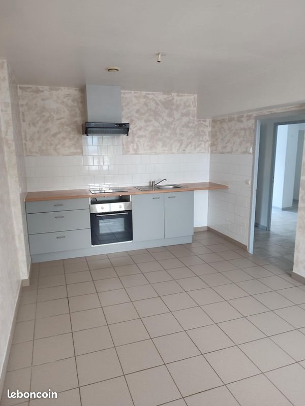 Appartement à louer, 70m², Saint-Cosme-en-Vairais