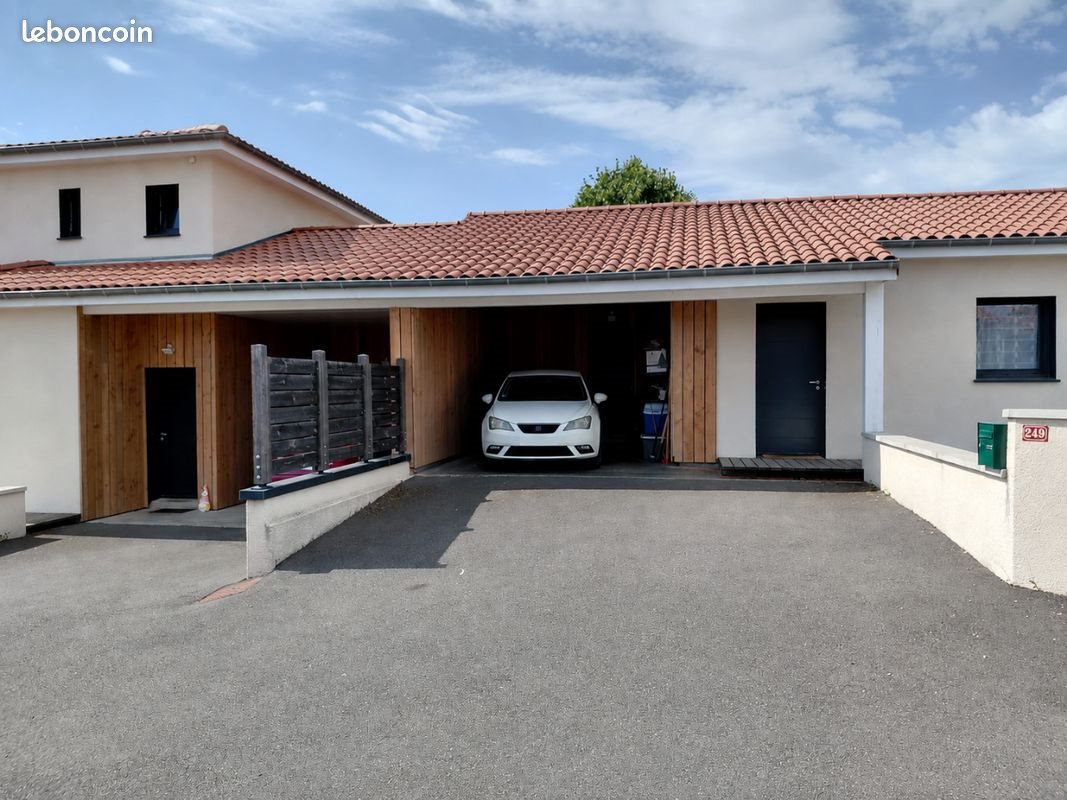 Maison à louer, 95m², Essertines-en-Châtelneuf