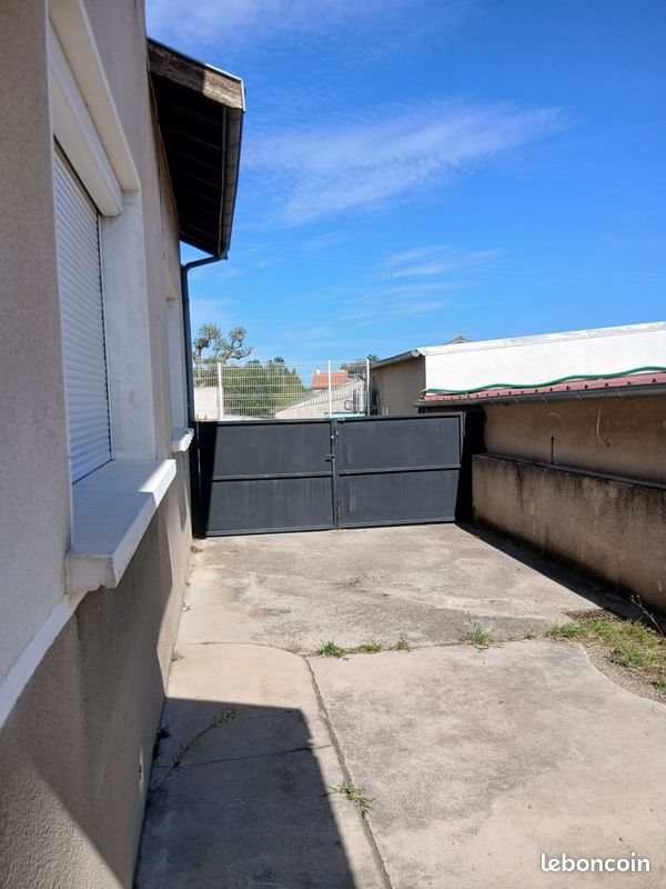 Appartement à louer, 65m², Félines