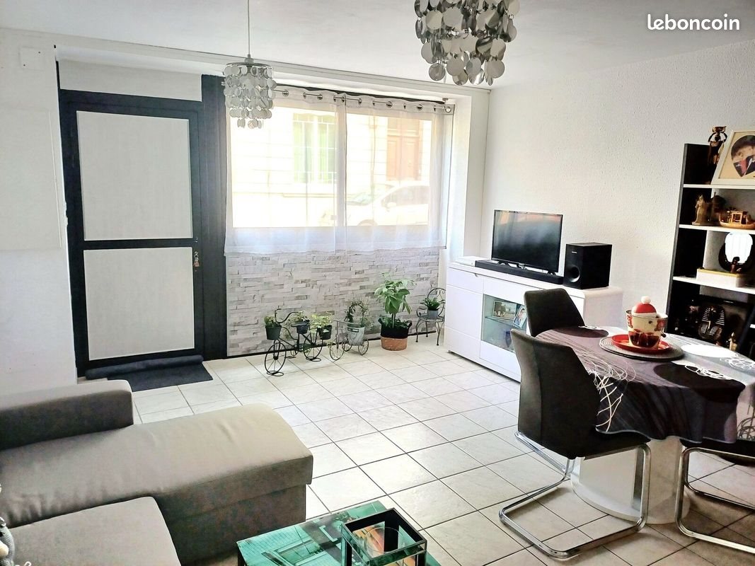 Maison à louer, 73m², Bram