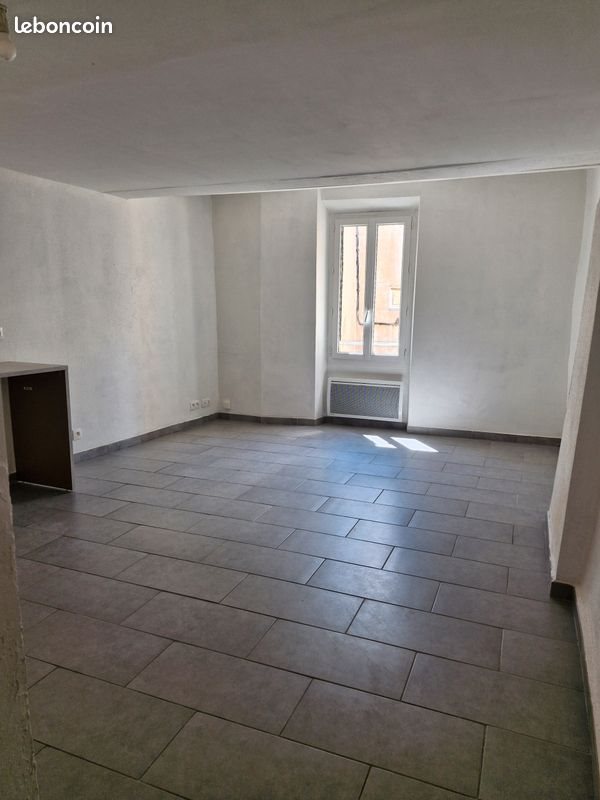 Appartement à louer, 25m², Trets