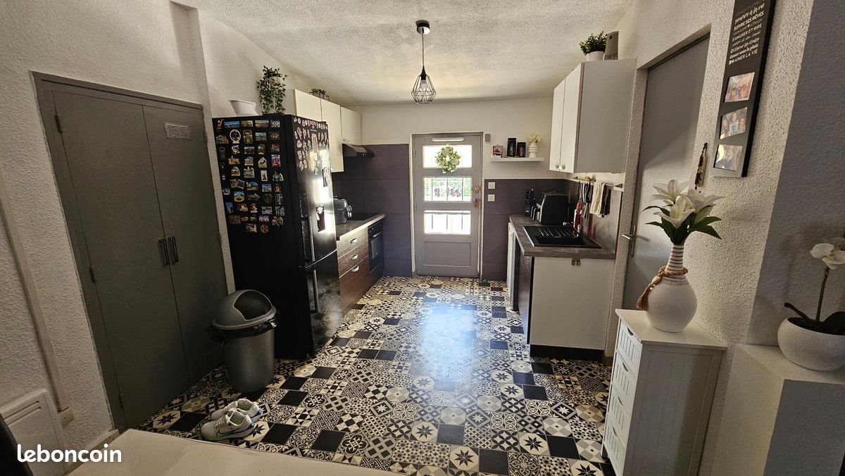 Appartement à louer, 64m², Reynès