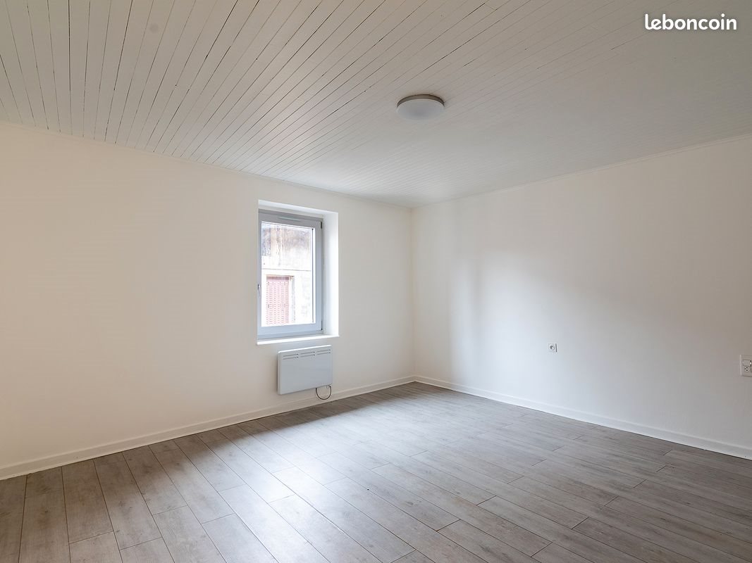 Appartement à louer, 73m², Poncin