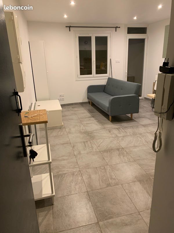 Appartement à louer, 23m², Pélissanne