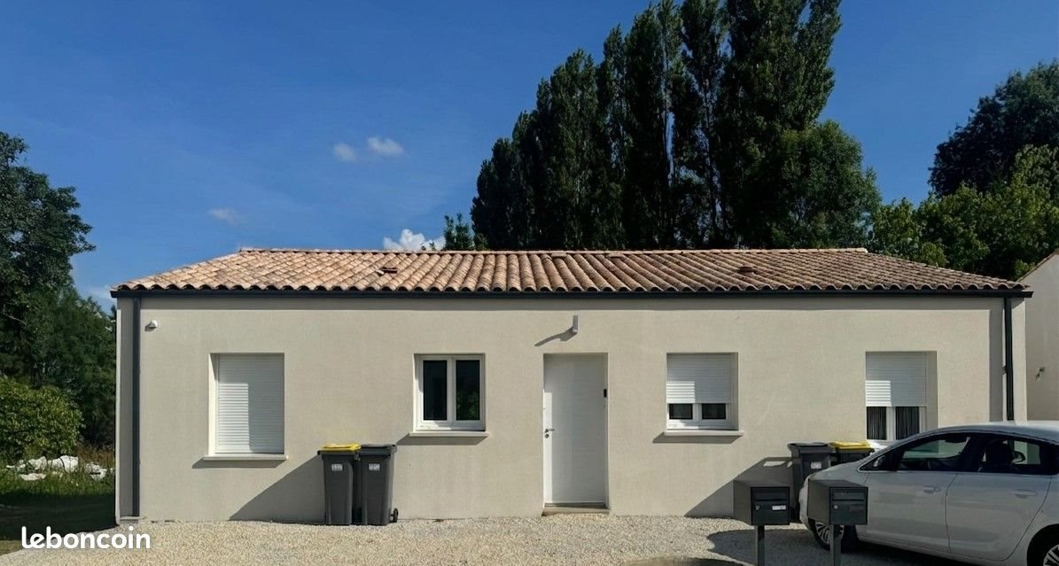 Maison à louer, 51m², Lussant