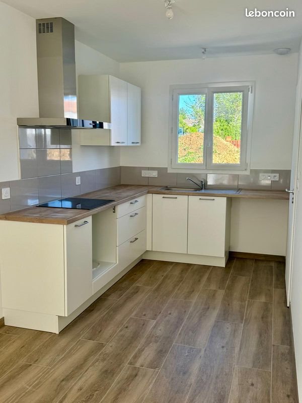 Maison à louer, 51m², Lussant