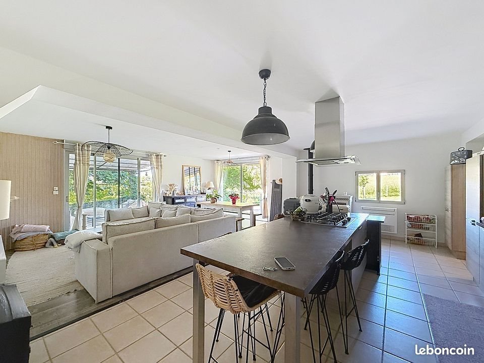 Maison à vendre, 184m², Saint-Pantaléon-de-Larche