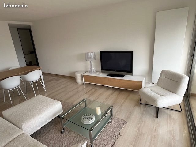 Appartement à louer, 70m², Antibes