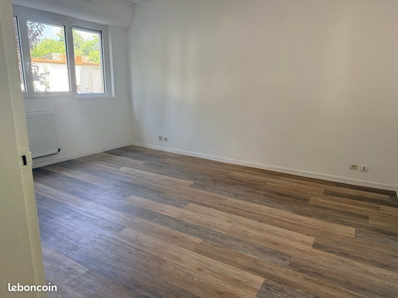 Appartement à louer, 31m², Saint-Max